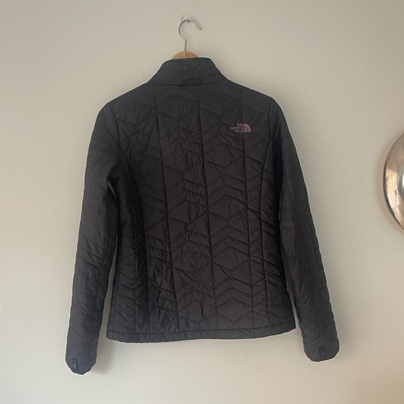 The North Face Quilted Puffer Jacket - Picture 2 of 12
